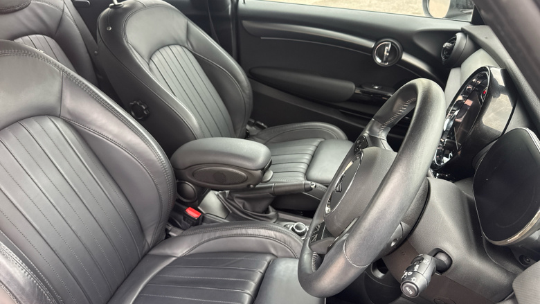 MINI Hatchback 1.5 Cooper Exclusive Premium 3dr Auto Petrol Hatchback